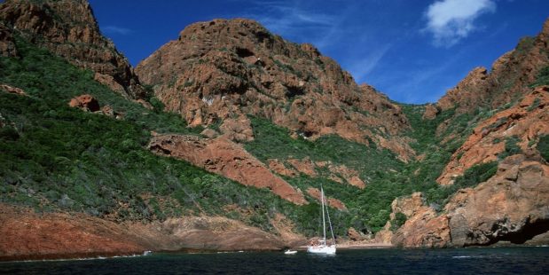 La Réserve naturelle de Scandola est une réserve naturelle en Corse à la fois marine et terrestre